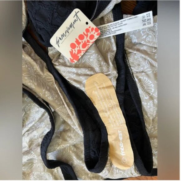 Free People Free-est NWOT black one piece swim suit size XL - Picture 13 of 13